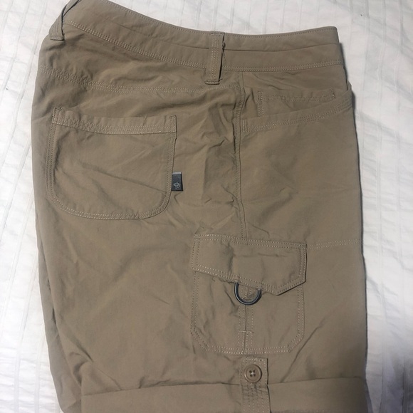 Woman’s shorts - Picture 3 of 4